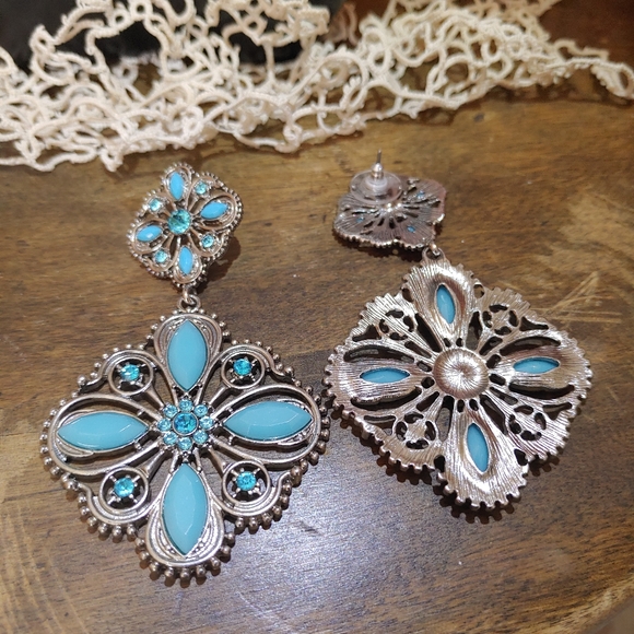 Earrings - Picture 4 of 4